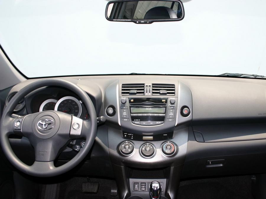  Toyota RAV4 Sport 2008 года  (US) (фото 10 из 23)